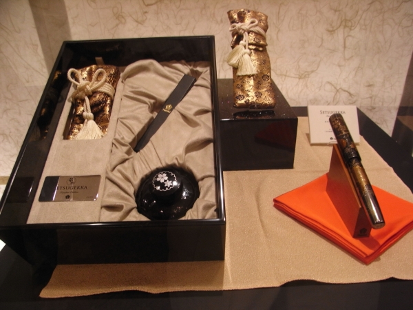 99本限定の蒔絵万年筆「Namiki 雪月花」本体価格1,500,000万円