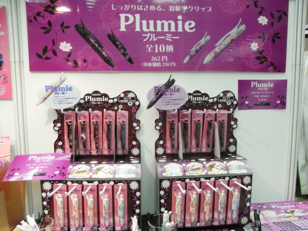 バタフライパープル、シャンデリアブルーなど、羽根型クリップ「プルーミー」に新色が　サクラクレパス