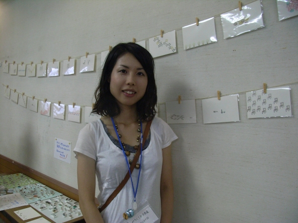 今回はじめて、消しゴムはんこ作品を披露した。オリジナルデザインを考えるのが楽しいそうです。