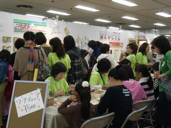 スタンプカーニバル限定　特別ワークショップ、オリジナルグッズ販売や時間限定スペシャルイベント津久井智子先生の「はんこビンゴ」など盛りだくさん　　ヒノデワシ