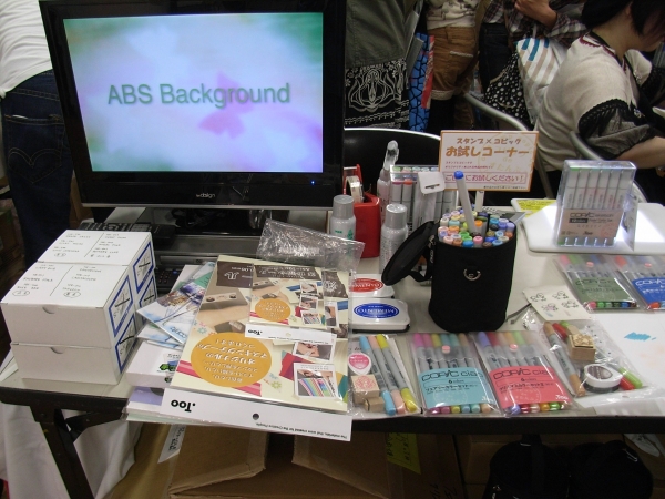 アメリカで大ブームのスタンプアート。押したスタンプにコピックで彩色して楽しめます　「コピック」　　Too
