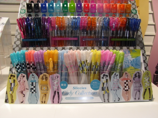 ガーリーコレクション春夏バージョン　北欧風のレトロな丸柄から、大胆な色違いモードパターン、迷彩まで