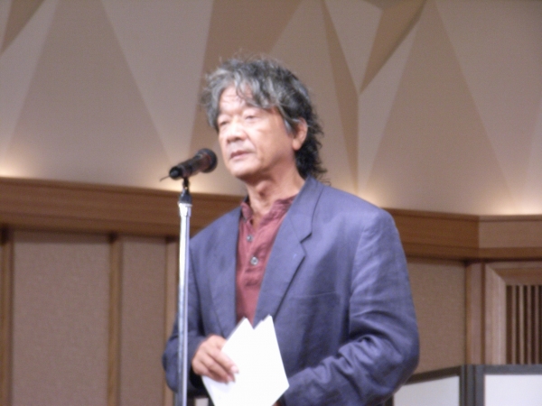 「ふと、子供が話した一言はプロの作家もまねできない、そこに聞く耳を持ち、すくい上げてくれるかだ」と椎名氏