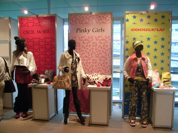 ＳＩＢＵＹＡ109系ケータイ　「ＣＥＣＩＬ　ＭｃＢＥＥ」「PinkyGirls」「COCOLULU」とコラボレーション　　iモード機スタイルシリーズ