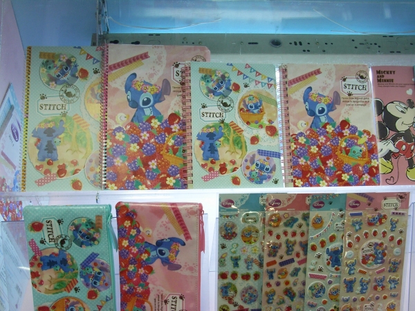 ナチュラルテイストアートを取り入れ大人っぽい雰囲気に　サンスター文具の「スティッチ」