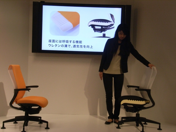 最小限の操作で最大限の快適性、今までにないオフィスの新スタンダードチェア「Ｍ4」