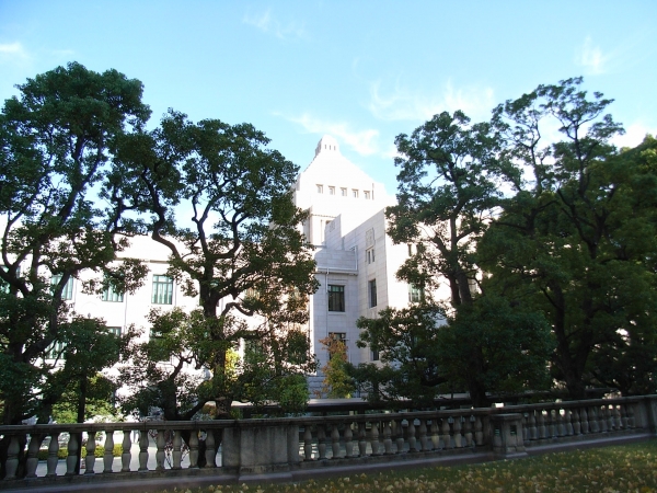 「外観です」「というか、これ、国会議事堂じゃないの？」