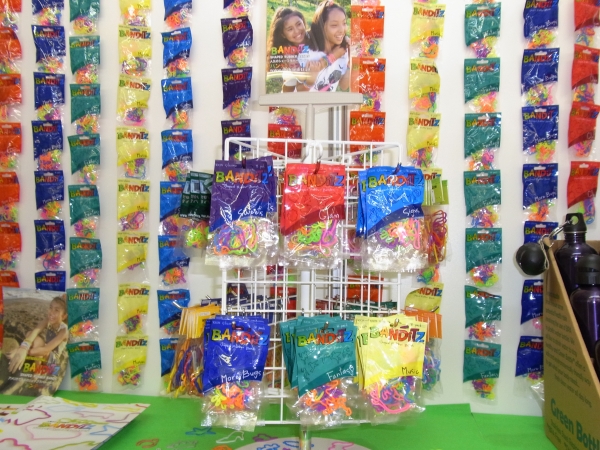 ブレスレット、文具としてアメリカで人気のシリコン製ラバーバンド「バンディッツ」エーストレード