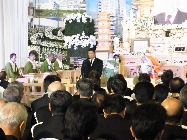 施主挨拶で、堀江元会長への思いを語った堀江圭馬ぺんてる社長