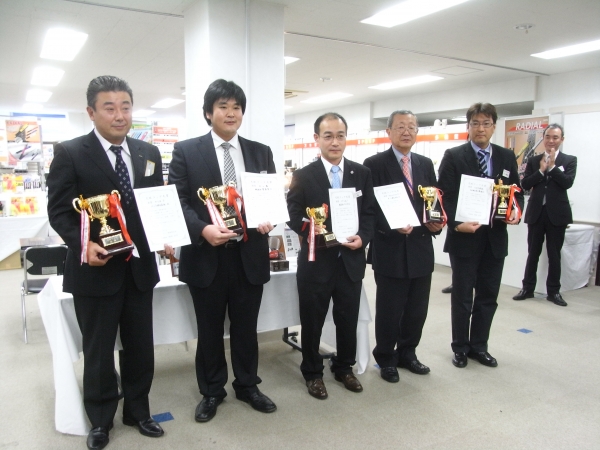 文紙フェア　受賞式　左からオルファ　墨運堂　デビカ　オート　日本理化学工業