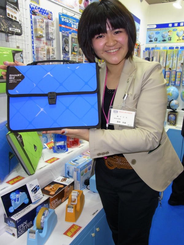 「今日発表の新商品はないんですよ～」というので、とりあえずデビカの新キャラ、Bitter Melonちゃんを　 http://www.youtube.com/watch?v=kse4cLgmJEc　