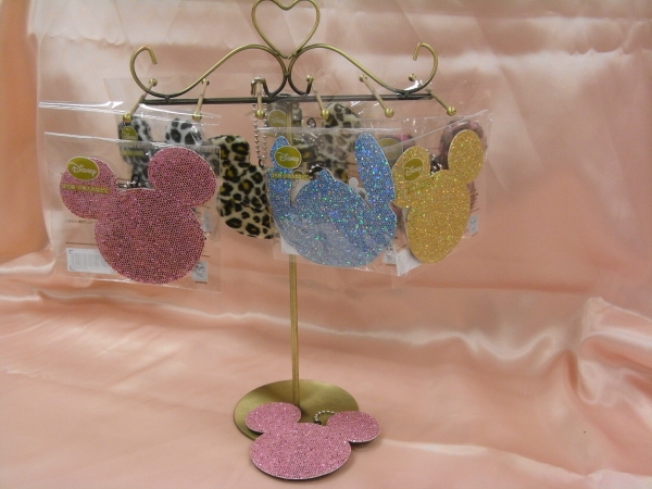 ミッキーとスティッチのシルエットが可愛「マスコットぽち袋」。小物入れやチャームにもなる　マルアイ