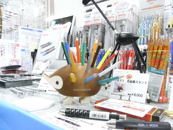 うん、針か？ ハリネズミ色鉛筆スタンド　ホルベイン画材