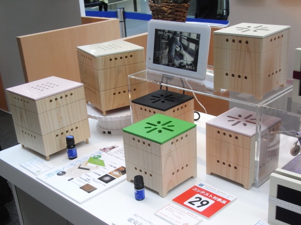 電気や熱を使わない新しい空気清浄化のカタチ。炭とアロマが心地よい空間を作る　アスカム