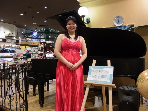 二階堂有里さんのピアノリサイタル。ショパンの演奏で癒してくれました。