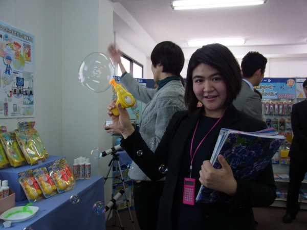 なんとシャボン玉の連射ができ楽しめる「バブルガン」