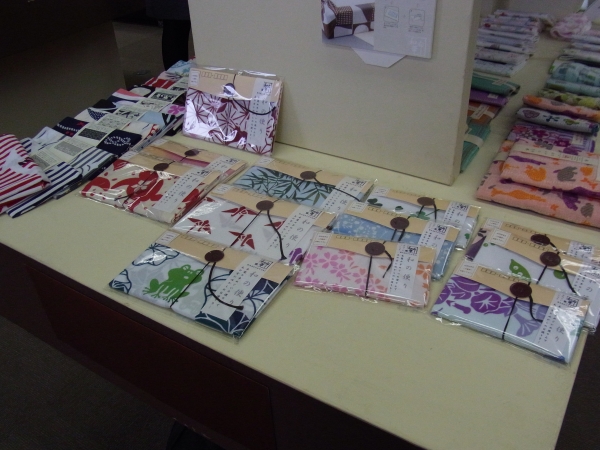 切手を貼れば郵送できる新しいタイプの手ぬぐいギフト。  「和の便り」プレーリードッグ