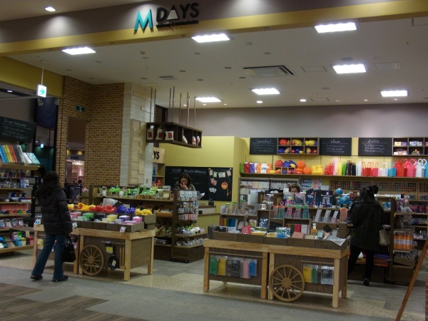 お店の外から見た商品の見せ方と中からの商品の見せ方にこだわりが