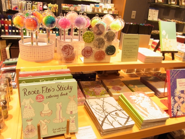 女性は、モコモコしたカワイイ物に弱い。これでボールペンなんです。