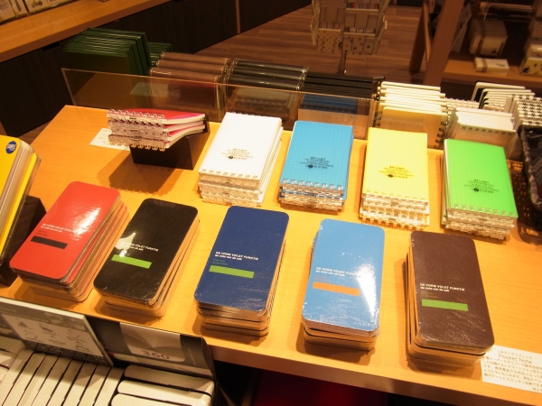 スマートフォン型なのでＹシャツのポケットにも。コネクトグラフィックＰocket