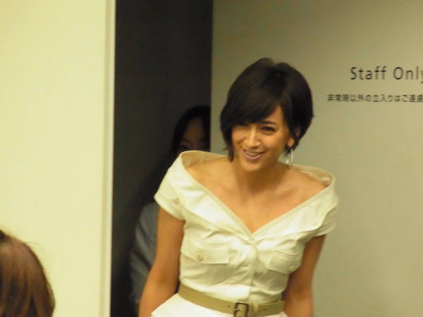 改めて滝川クリステルさんの登場です。