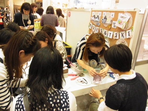 スクラプブッキング体験教室　メモラビリアート（スクラップ＆コラージュＥＸＰＯ）