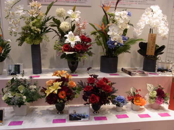 衛生面で気を配る必要のある店舗での空間演出や、病院内での装飾にも適している