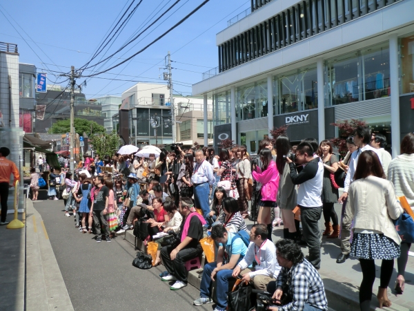 中央におられる方は業界の重鎮、森井社長なのでは？ との声も　違ったらごめんなさい