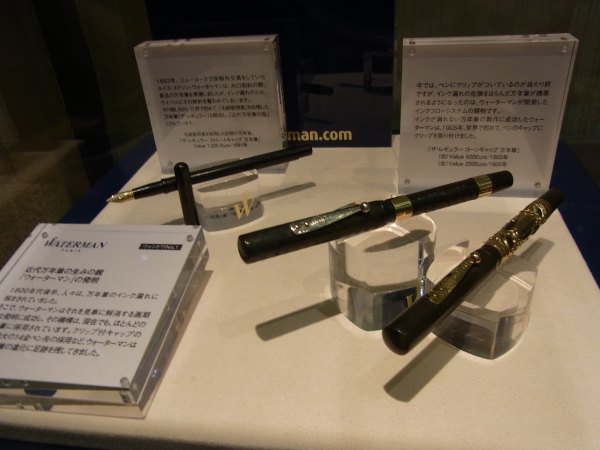 1883年世界で初めて創り出された毛細管現象を応用したインク機構と、世界初のグリップ付きキャップ