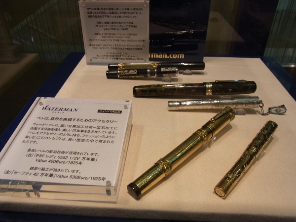 実用的な道具であると同時に、洗練された装飾品にその地位をあげ、万年筆の大きな魅力に