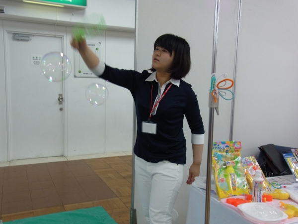 イベントなどで子どもたちも楽しめ、盛り上がるバラエティ豊かなシャボン玉を提案　デビカ