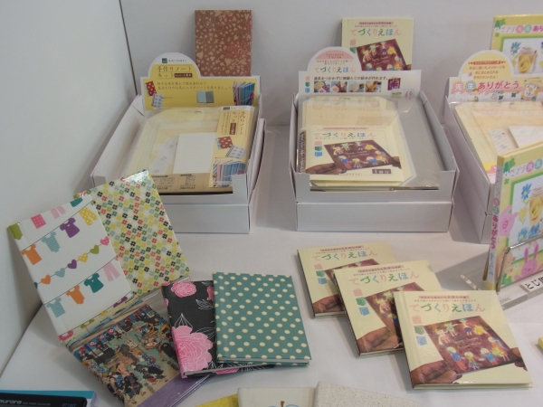 好きな紙を組み合わせて自分だけのオリジナルノートが作れる「手作りノートキット」　とじ郎倶楽部