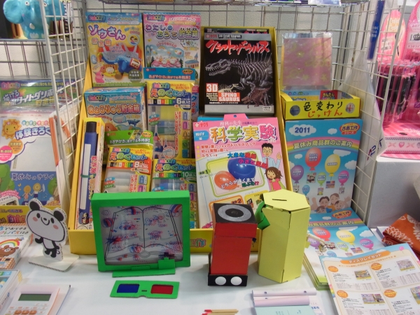 自由研究が楽しくできるシリーズ、かんたん自由研究に今最適な「3Dテレビ」なども登場。　サクラクレパス