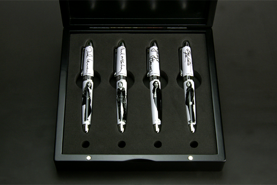 ローラーボール／万年筆／フェルトペンボール／ボールポイントペンの4本組。世界限定600セット