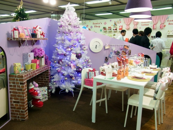 本年のテーマは「ホームメイド　クリスマス」。家族の絆と人とのふれあう心暖まるクリスマスを提案
