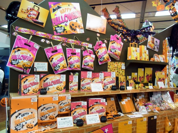 ビビットなピンクがカワイイ「ハロウィンリング」。「かぼちゃパニック」や「ハートパンプキン」など新製品登場