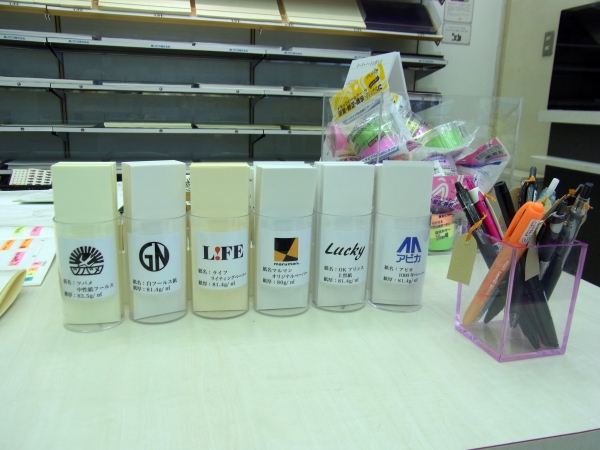 筆記具も多数用意されているので書き味を試せます