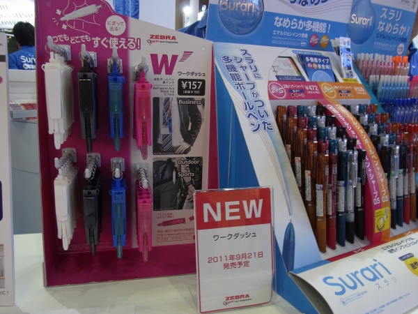 ビジネス、アウトドア、スポーツにも、にぎって出る、いつでもどこでも使えるボールペン「ワークダッシュ」　ゼブラ