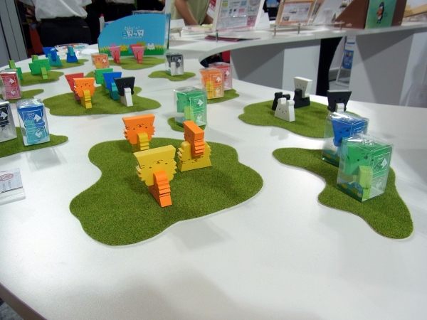 ウサギ、ライオン、コアラ、クマ、パンダ。組んで楽しいツイン消しゴム「どうぶつニコケシ」　シード