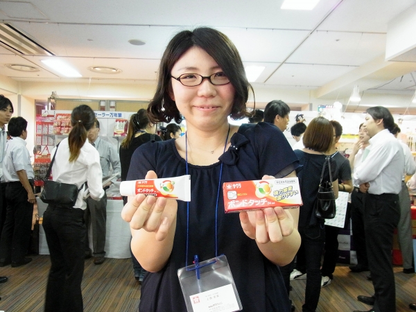 『当社ならではの視点で、子どもの使いやすさを考えました』学校用多用途接着剤「ボンドタッチ」サクラクレパス