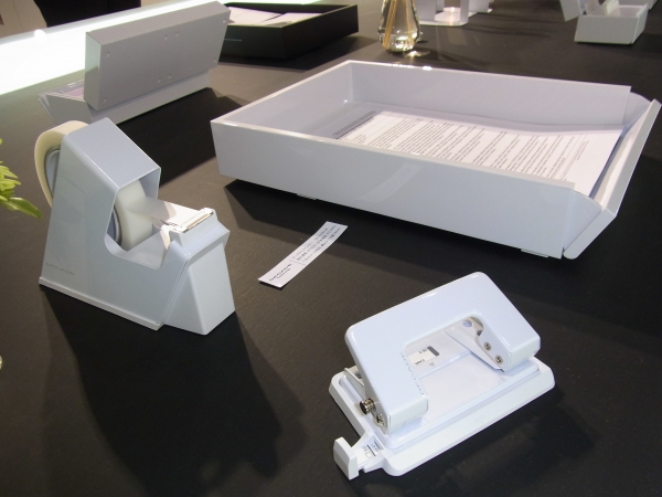 素直な気持ちで自分と向かい合う～カール事務器の「ＤＥＣＡＤＥ」にホワイトセレクションが登場　