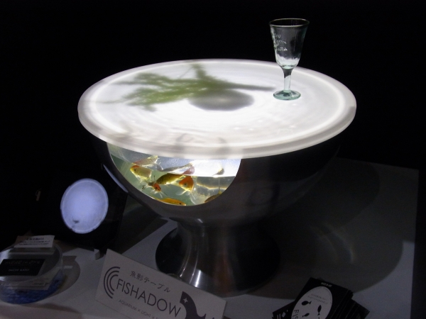 ワイン片手に魚の影を　至福の時を演出するFISHADOW（魚影テーブル）　MADE IN ART