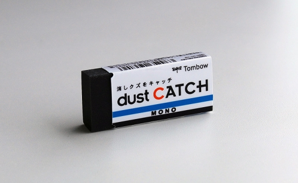 字消し後の消しクズが消しゴム本体から離れにくく、つまんで処理できる「ＭＯＮＯ ダストキャッチ」