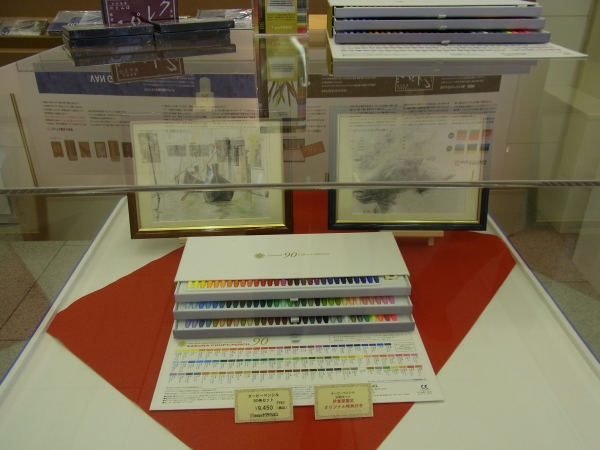 創立90周年限定「サクラクーピーペンシル90色」　フェアでは芯削り、消しゴム、トートバックの特典つき