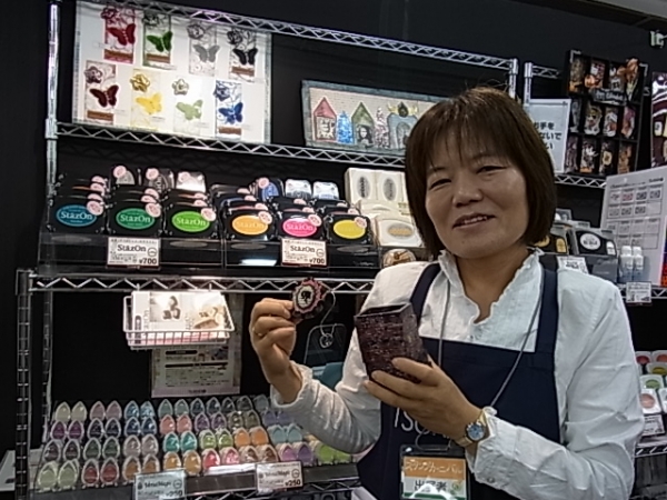 金属、プラスチック、皮革にも使えるオールマイティインクパッド『ステイズオン』を使ったワークショップ　ツキネコ