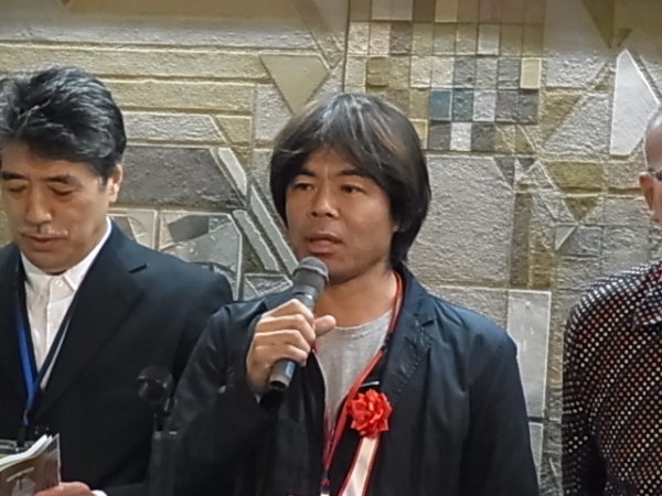 おっ、先端芸術表現科教授の日比野克彦さんじゃありませんか