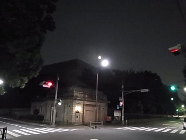 ここが藝大です。おっと間違えた、隣の廃止になった京成線・博物館動物園駅でした