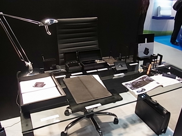 仕事の道具が人生観を変える　ブラックシリーズ　カール事務器