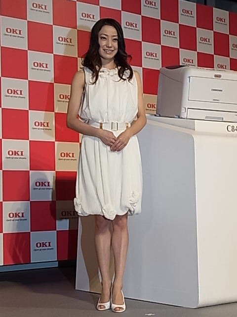 第二世代コアフィードをイメージした衣装で登場した菅野美穂さん