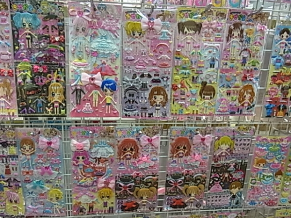 子どもたちの間で人気の「きせかえシール」クーリア